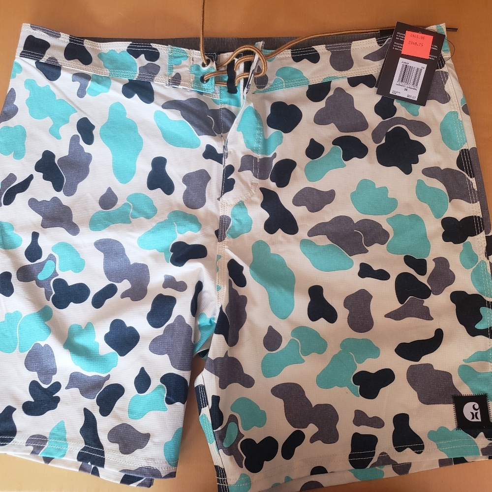 Hurley - Carhartt Dungaree size 36, Blue Camo Print Shorts Water Resistant, NWT
